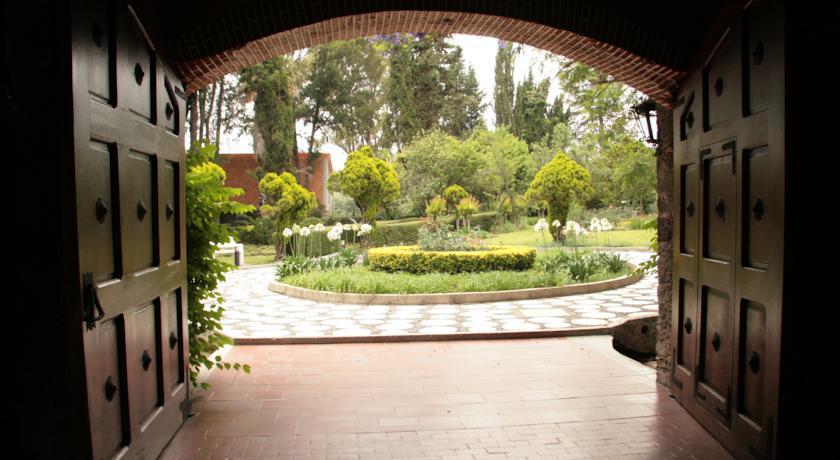 Отель Mision Tlaxcala Санта-Мария-Атльюэциан Экстерьер фото